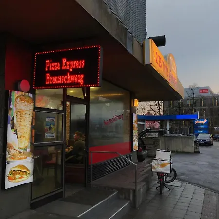 - Noahs - Balkon - Kueche - Parkplatz דירה